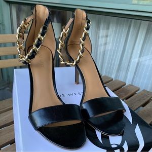 BNIB Nine West ‘Goshdarn’ Gold Chain Ankle Strap Sandal Black Sz 8.5